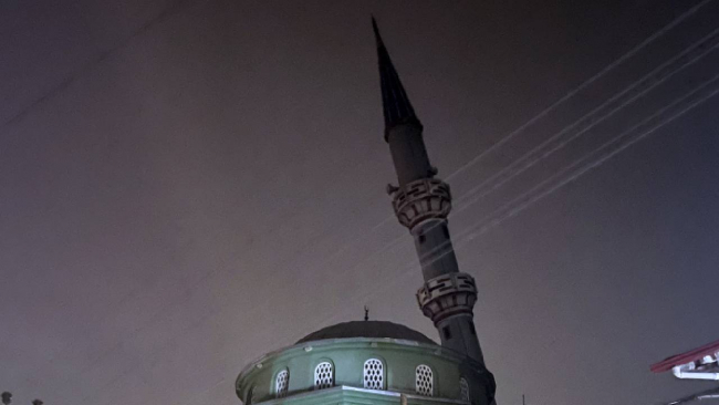Kocaeli'de fırtına nedeniyle iki caminin minaresi yıkıldı